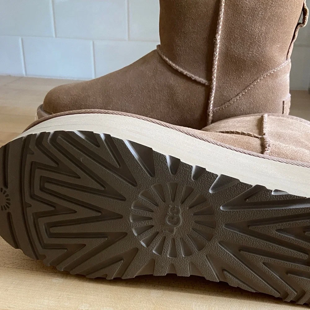 UGG classic mini platform boot